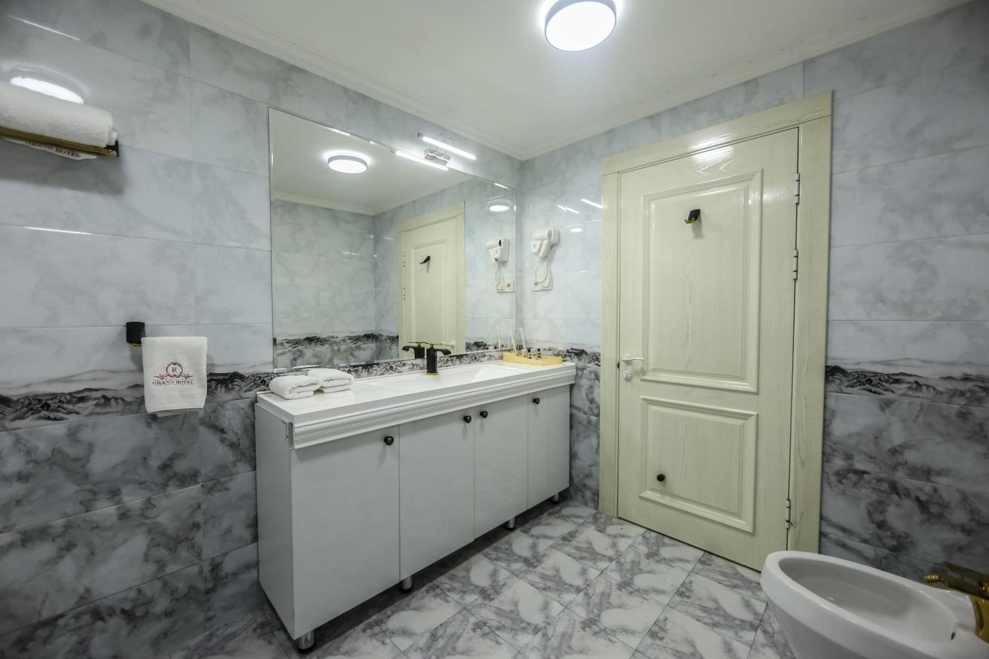 Royal Grand Hotel, Turkistan Kültér fotó